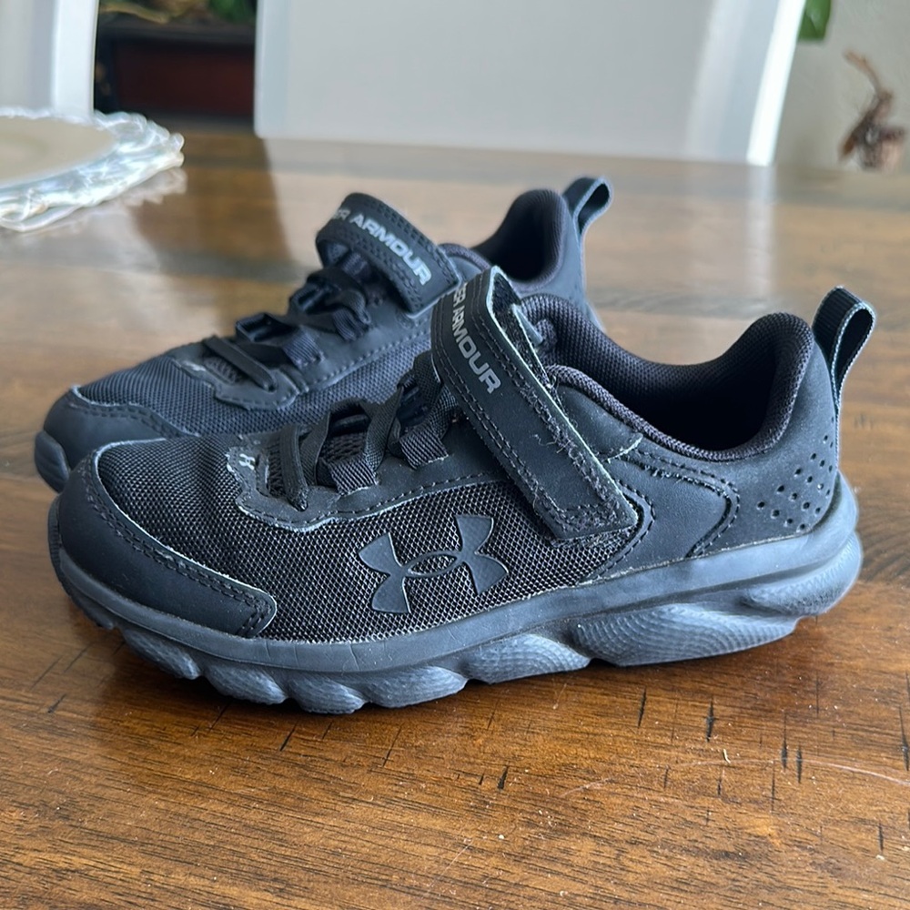 Under Armour Black Sneakers - Picture 3 of 8